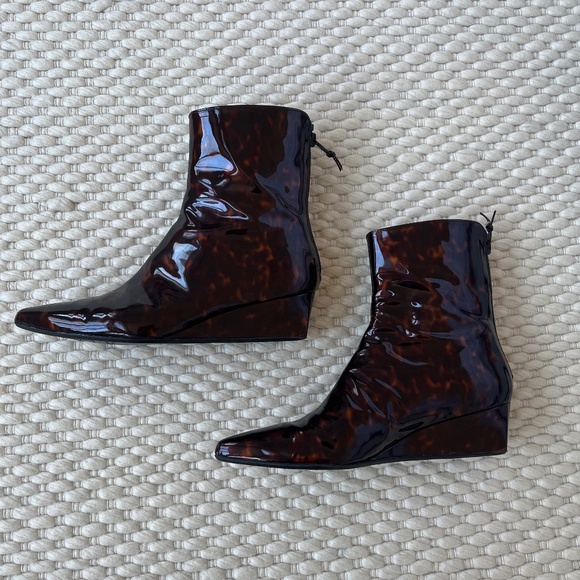 Stuart Weitzman Women’s Brown Gloss Tortoise Ankle Pointed Toe Boot 6 Wedge Heel - Picture 2 of 10